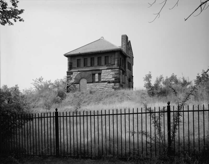 This is an image of a place or building that is listed on the National Register of Historic Places in the United States of America. Its reference number is 89002254.


Fisher Hill Reservoir gatehouse, w:Brookline, Massachusetts, Arthur H. Vinal,