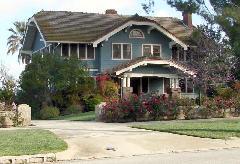 (1 in a multiple picture set)
And another stately older home on Highland Ave. in Redlands, CA.