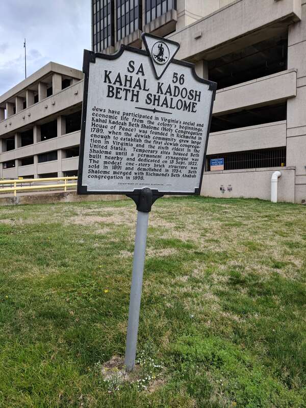 Kahal Kadosh Beth Shalome historic marker in Richmond, Virginia.