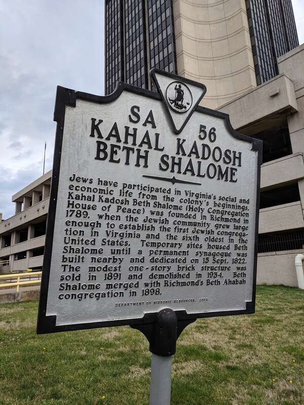 Kahal Kadosh Beth Shalome historic marker in Richmond, Virginia.