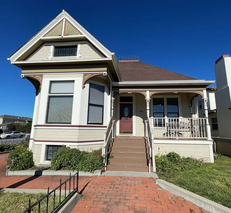Krough House, 146 Central Ave., Salinas, California, USA.  Viewed from the front.  





This is an image of a place or building that is listed on the National Register of Historic Places in the United States of America. Its reference number is