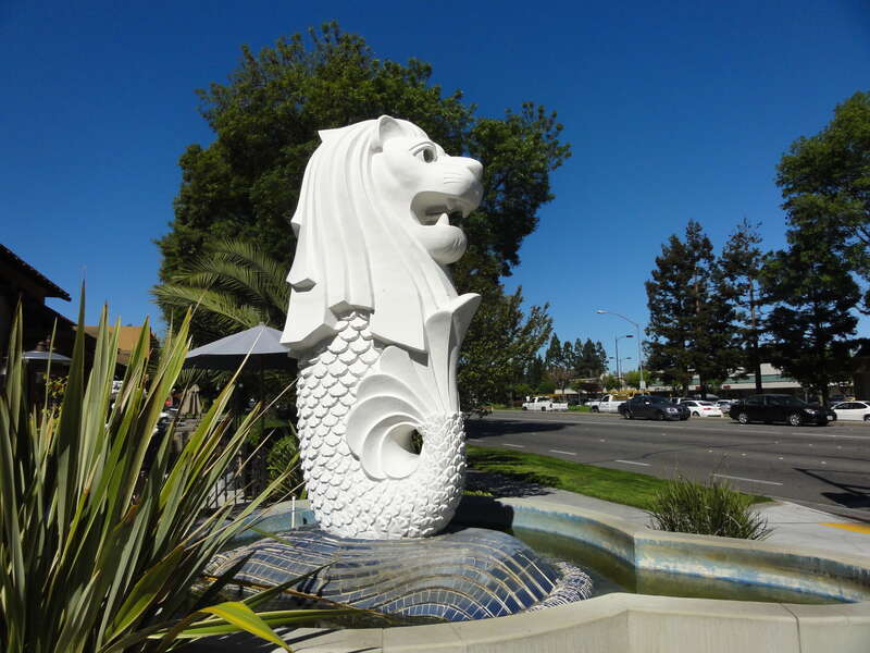 Merlion watching Cupertino Traffic
