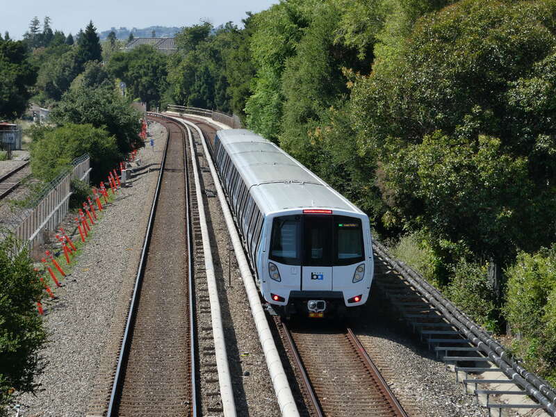 A northbound Green Line train viewed from the Sycamore Avenue footbridge in Hayward in May 2024