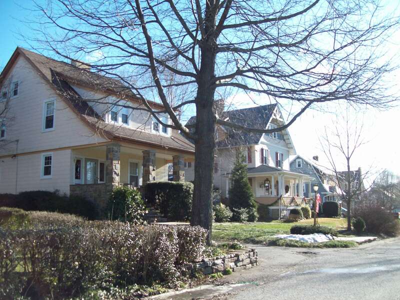 Streetscape in Old Catonsville Historic District, December 2009