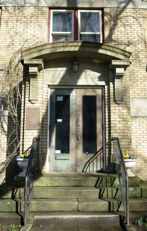 The former Hillsboro Carnegie Library in w:Hillsboro, Oregon.