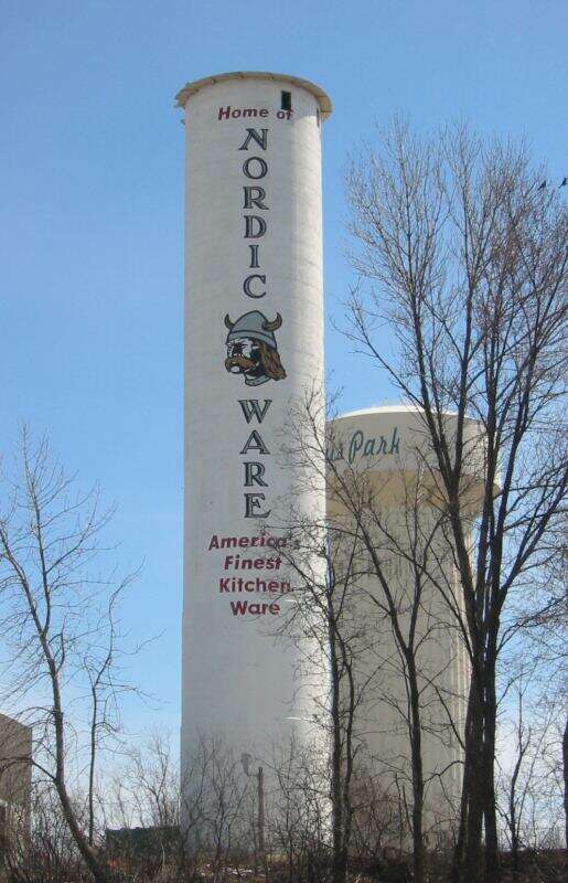 Picture of the Peavey-Haglin Experimental Concrete Grain Elevator in St. Louis Park, Minnesota, in April 2006.