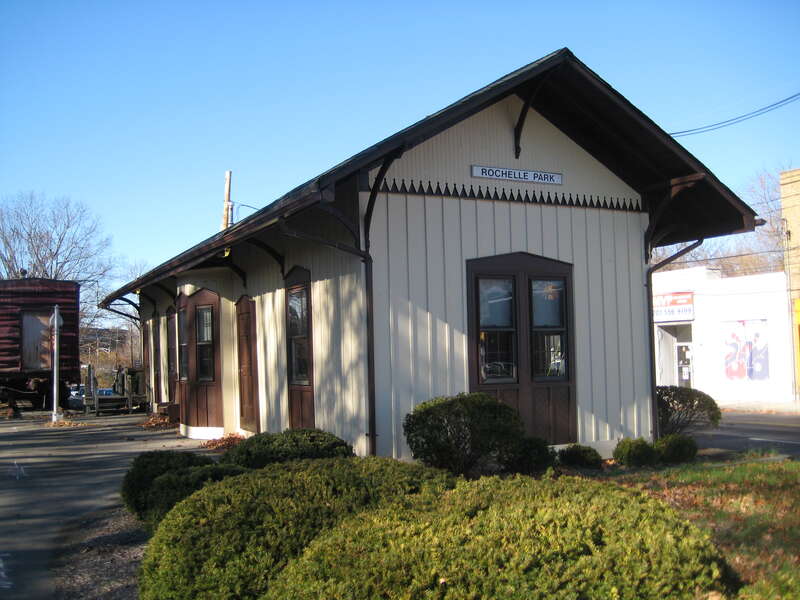 Not in use as a station, but appears to be home to an historical group.