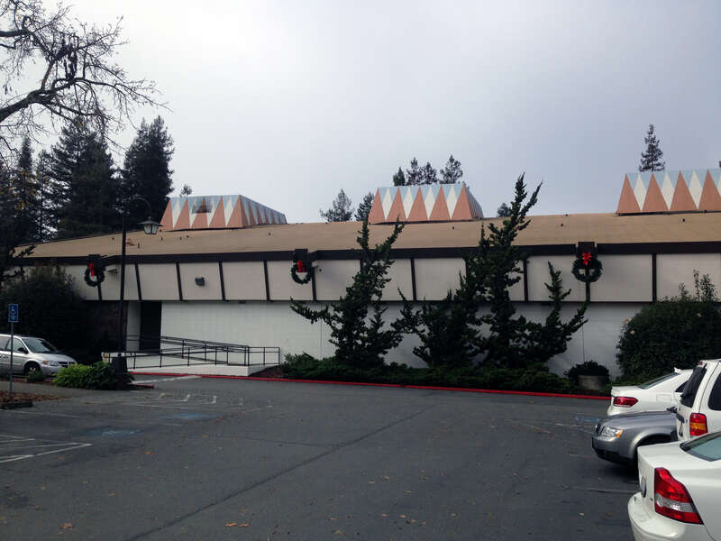 Snoopy's Home Ice, Redwood Empire Ice Arena-side