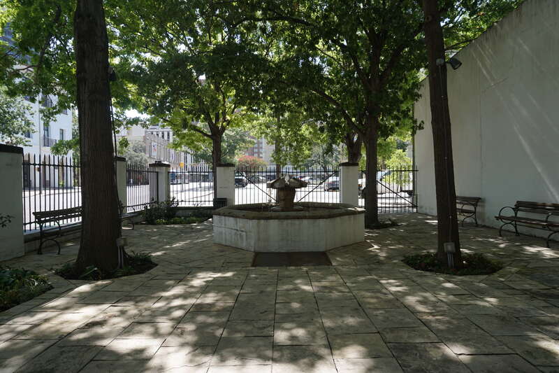 The garden of the Spanish Governor's Palace in San Antonio, Texas (United States).