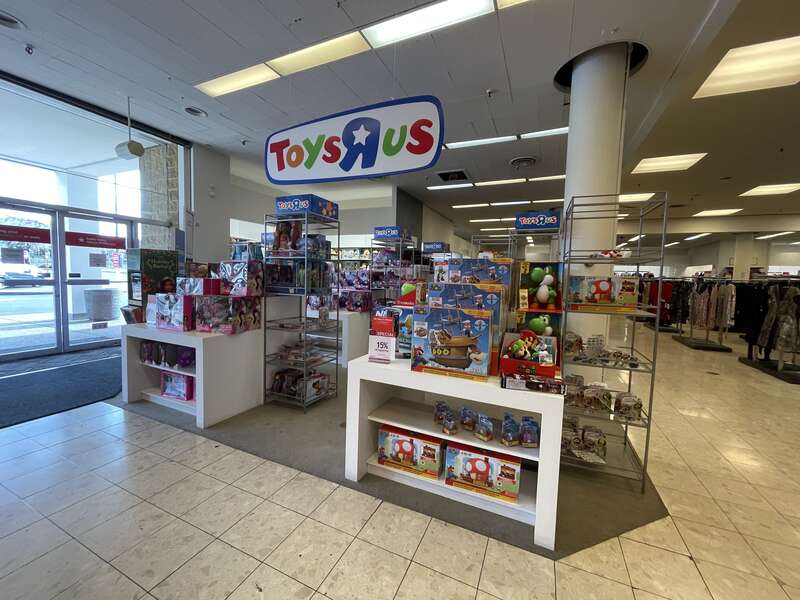 Toys &quot;R&quot; Us at Macy's, Santa Rosa, California