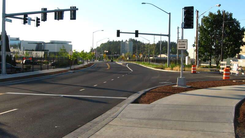 traffic signals, intersection, road construction, Eugene, Oregon (United States)