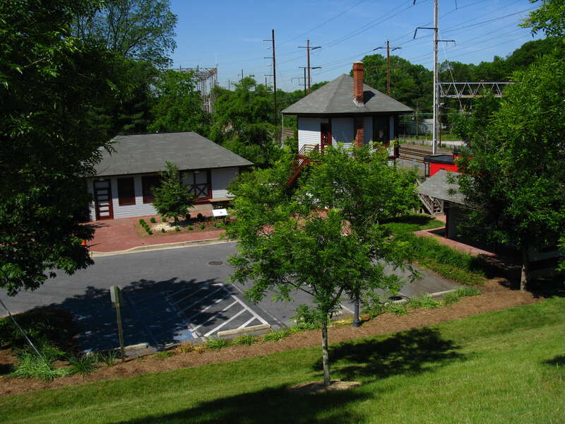 The former Bowie train station alongside the active CSX lines (also shared by Amtrak and MARC), Bowie, Maryland.


Camera location39° 00′ 26.4″ N, 76° 46′ 43.5″ W   View this and other nearby images on: OpenStreetMap 39.007333;  -76.778750
