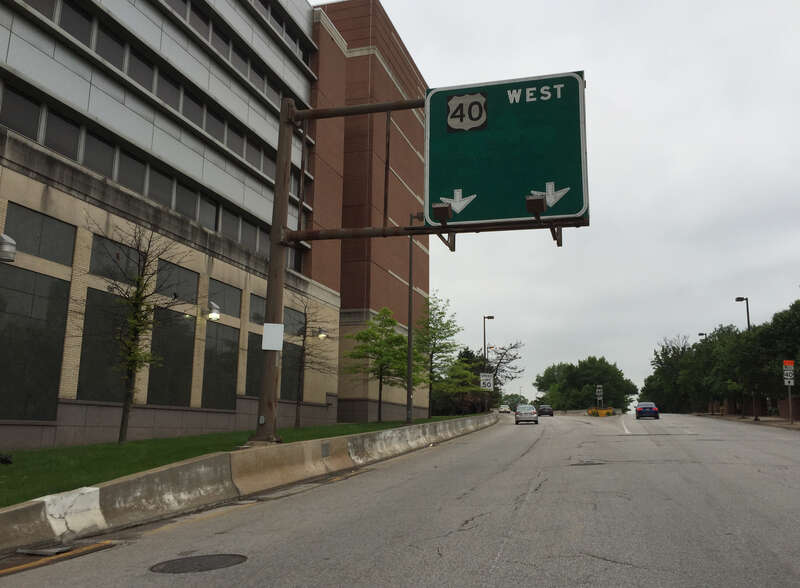View west along U.S. Route 40 (Franklin Street) at the exit for Martin Luther King Jr. Boulevard near the eastern end of former Interstate 170 in downtown Baltimore City, Maryland
