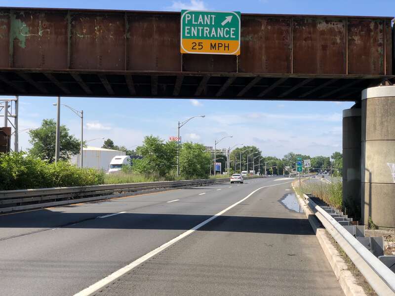 View west along Interstate 278 (Union Freeway) at the exit for Plant Entrance in Linden, Union County, New Jersey