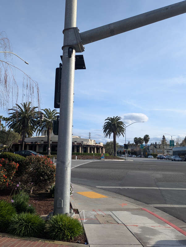 Flock Short Range LPR mounted on traffic signal pole