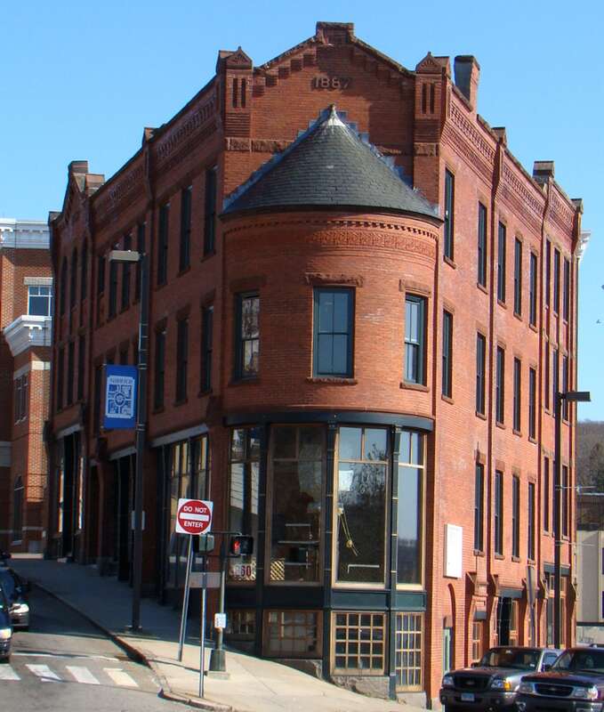 en:Carroll Building (Norwich, Connecticut): This building is locally known as The Flatiron.