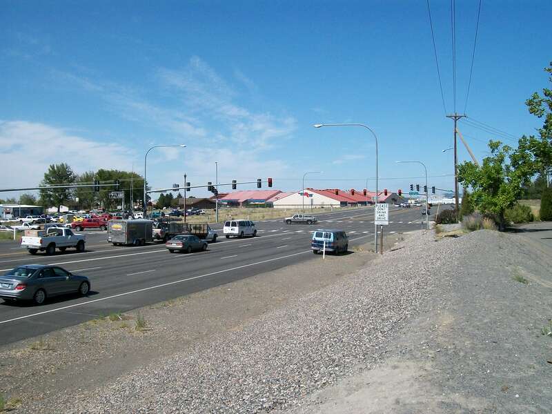 An intersection in Richland including the Bypass Highway (concurrent with Washington State Route 240), Van Giesen Street (concurrent west of the intersection with Washington State Route 224), and a railroad crossing.