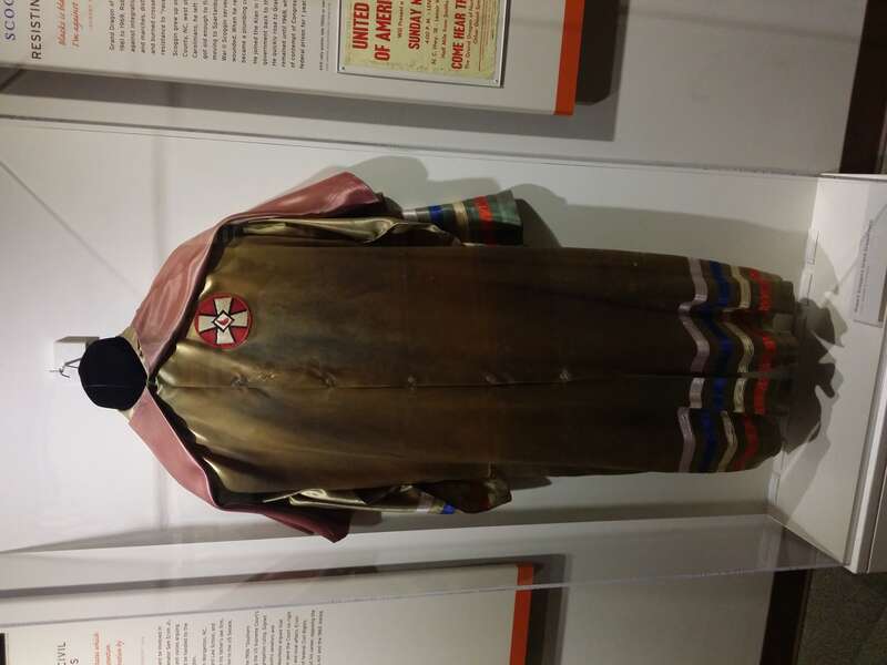Kutte des Ku-Klux-Klan im Levine Museum of the New South, North Carolina