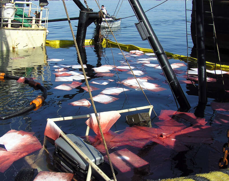 Sunken boat
Leonards Wharf
New Bedford Harbor
October 27, 2003
MassDEP RTN:  4-0018092

Summary information and link to site documents: &amp;lt;a href=&quot;http://public.dep.state.ma.us/SearchableSites/Site_Info.asp?textfield_RTN=4-0018092&quot;
