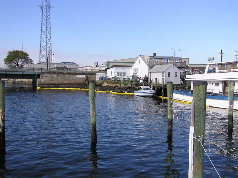 Sunken boat
Leonards Wharf
New Bedford Harbor
October 27, 2003
MassDEP RTN:  4-0018092

Summary information and link to site documents: &amp;lt;a href=&quot;http://public.dep.state.ma.us/SearchableSites/Site_Info.asp?textfield_RTN=4-0018092&quot;