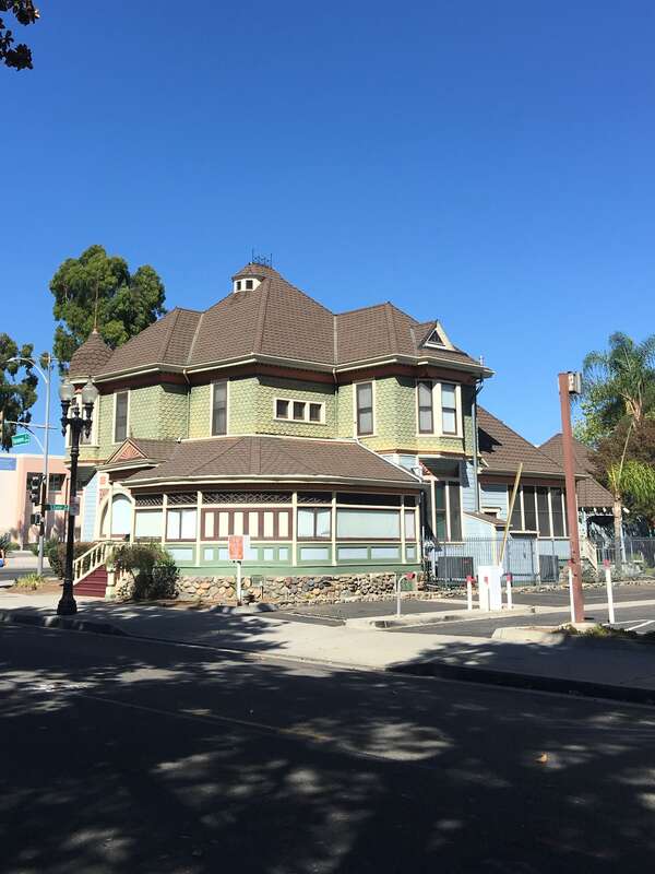 Santa Ana, Howe-Waffle House and Carriage House.