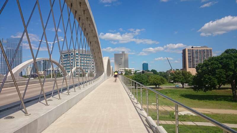 An image of the W 7th bridge bikeway in Fort Worth, Texas.