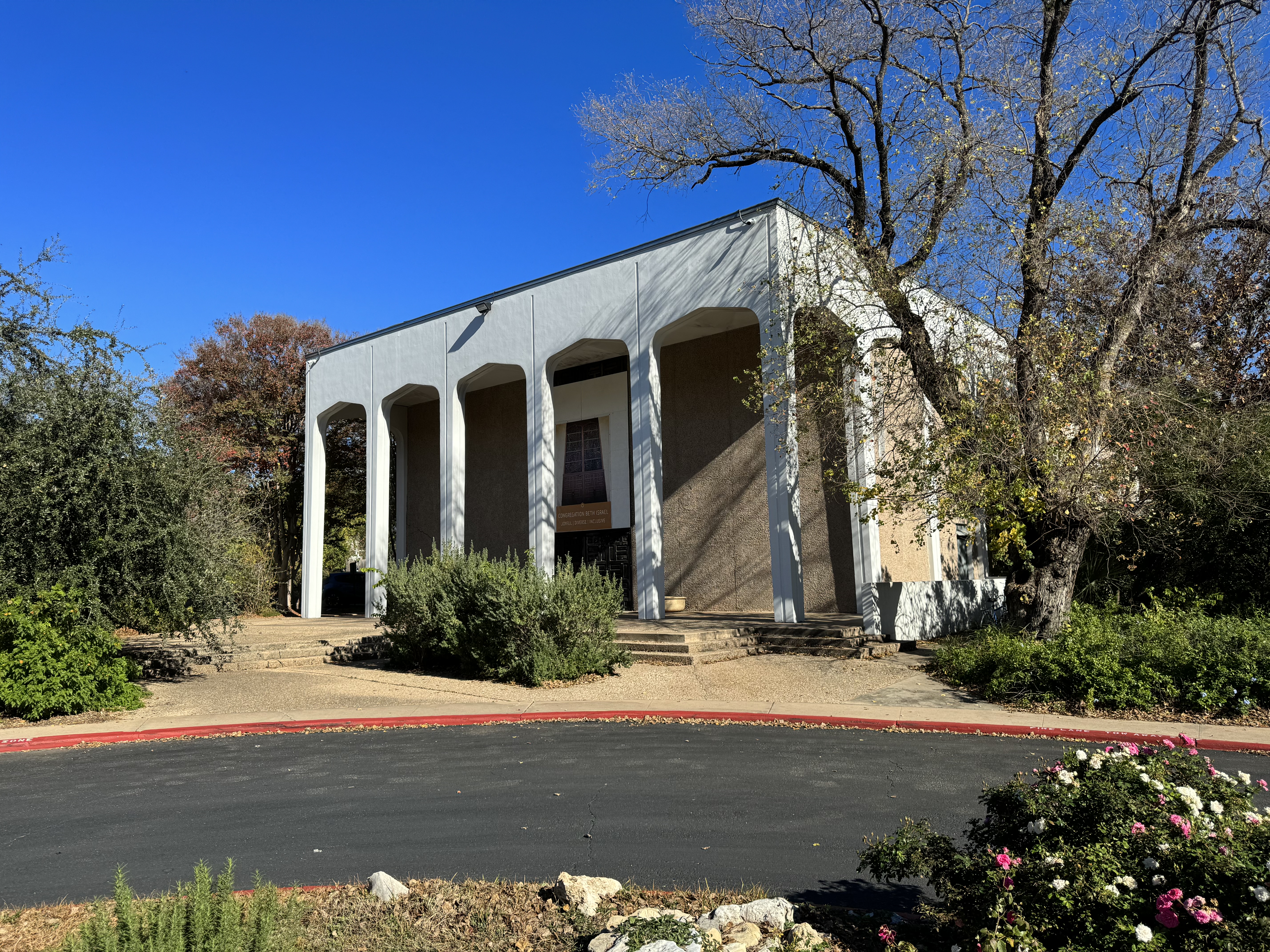 Congregation Beth Israel Synagogue in Austin, Texas. It was subject to an arson attack in 2021, which is likely part of the reason the doors are locked.