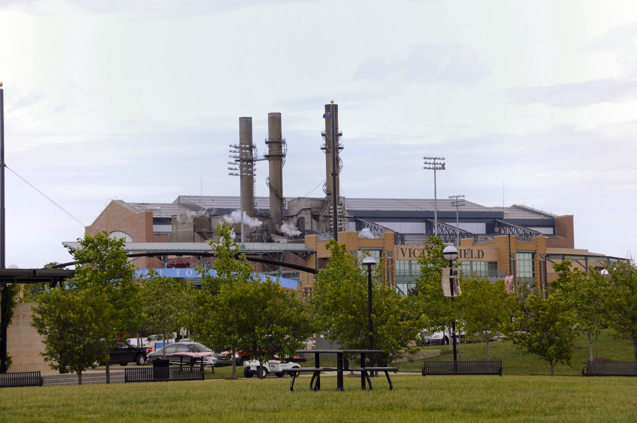 Indianapolis Canal Walk — you can see the victory field - Indians Baseball team. the famous ugly Power Plant and chiller, and behind it the newly constructed Lucas Oil Stadium with retractable dome. future house of the colts.

PS for saturating sky.