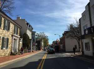 View east along Virginia State Route 7 Business (Market Street) between Wirt Street and U.S. Route 15 Business (King Street) in Leesburg, Loudoun County, Virginia