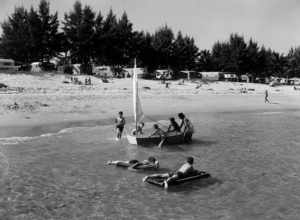 Local call number: c017601Title: Residents at the beach: Hollywood, FloridaDate: January 1953Photographer: Charles BarronPhysical descrip: 1 photoprint - b&amp;w - 4 x 5 in.Series Title: