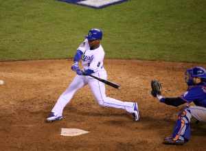 Jarrod Dyson swings at a pitch during #WorldSeries Game 1.