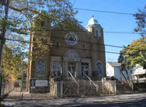 The Beth Israel Synagogue, 232 Orchard St., a Registered Historic Place in New Haven, Connecticut.

Camera location41° 18′ 27.59″ N, 72° 56′ 32.12″ W View this and other nearby images on: OpenStreetMap 41.307665;  -72.942256