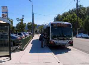 A WHEELS bus waiting for an eastbound ACE train at Pleasanton station in July 2018