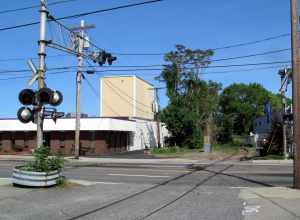 Buttonwoods Branch crossing of Elmwood Avenue (US 1) in Cranston, Rhode Island in May 2017, shortly after part of the line was cleared for brush for a possible reopening