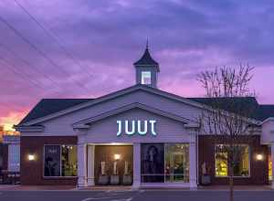 Storefront of Juut Salon Spa in Wayzata, Minnesota, at sunset.
-

(c) 2018 Tony Webster