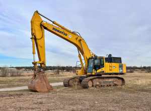 Komatsu PC650LC-11 crawler hydraulic excavator. S N Junction, Texas, United States