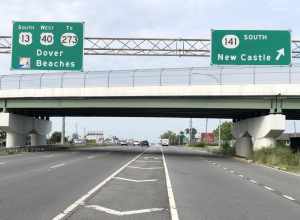 View south along U.S. Route 13 and west along U.S. Route 40 (DuPont Highway) at the exit for Delaware State Route 141 SOUTH (New Castle) in Wilmington Manor, New Castle County, Delaware