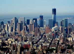 Blick vom Empire State Building auf die Skyline von Downtown Manhattan