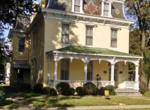 Building at 216 Bank Street, 216 Bank St. Suffolk