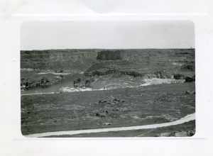 Image Title: Snake River - Shoshone Falls
Date: c.1930
Place: Shoshone Falls, Snake River, Twin Falls, Idaho
Description/Caption:
Medium: vernacular black and white photograph
Photographer/Maker: Unknown
Cite as: ID-B-0066,