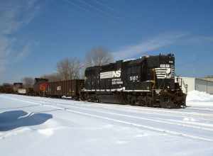 An NS High Nose GP38-2 leads a empty bottle train east on the IHB Main. This train was so hot, it made a 15 degree day feel like 80!