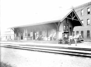 The Anderson Street station facing northward towards the station building.
