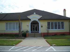 Dickinson Memorial Library, in Orange City, Florida






This is an image of a place or building that is listed on the National Register of Historic Places in the United States of America. Its reference number is 95000020.

