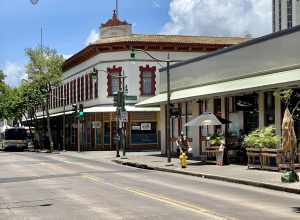 Built in 1901, this Renaissance Revival and Chinese-style building was designed by Oliver G. Traphagan for Jos. P. Mendonca following the devastating 1900 Chinatown fire that destroyed the previous buildings on the site.  The building, which