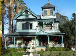 (1 in a multiple picture set)
This home has recently sold.  The owners before would really decorate this up on Halloween to look like a haunted house.  Now it is painted nicely and has a lot of interesting detail, including a fountain and rose garden